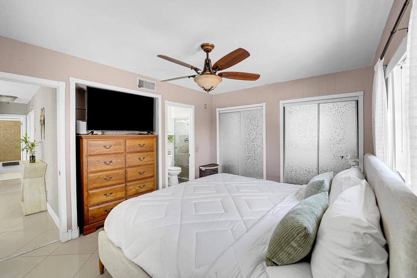 NO HOA! Move in Ready, Freshly painted 3-bedroom, 3-bath home - photo 19