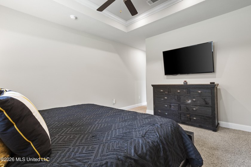 Welcome home to this beautifully maintained 4-bedroom, 3-bath - photo 20