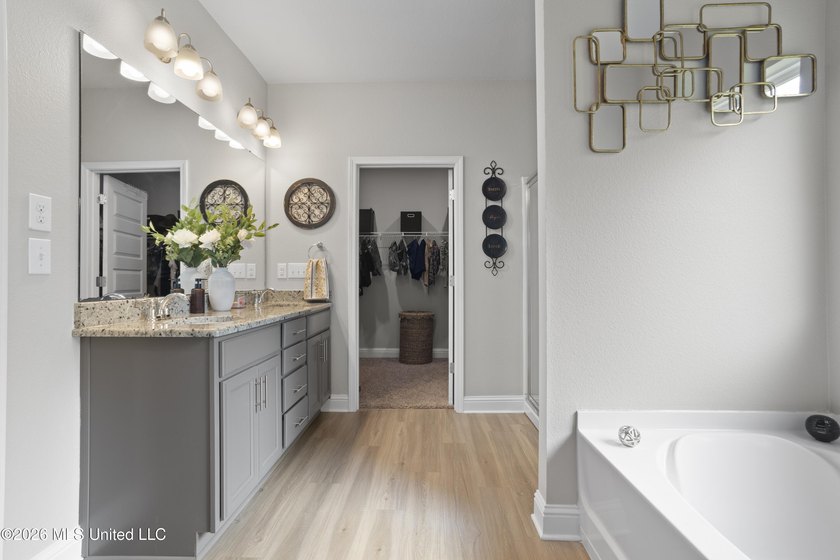 Welcome home to this beautifully maintained 4-bedroom, 3-bath - photo 21