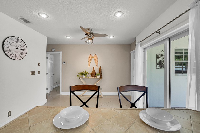 NO HOA! Move in Ready, Freshly painted 3-bedroom, 3-bath home - photo 23