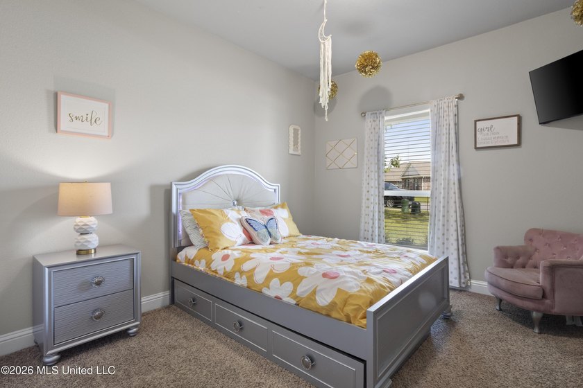 Welcome home to this beautifully maintained 4-bedroom, 3-bath - photo 25
