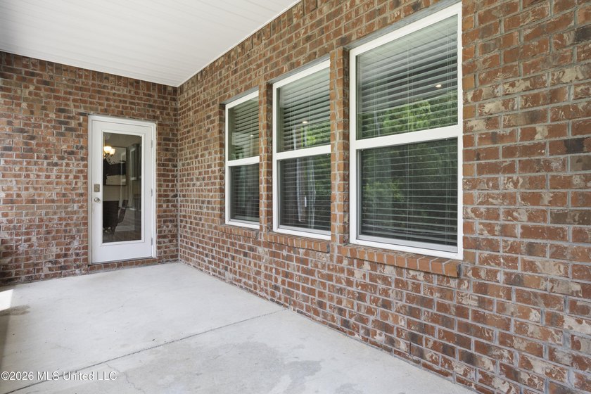 Welcome home to this beautifully maintained 4-bedroom, 3-bath - photo 30