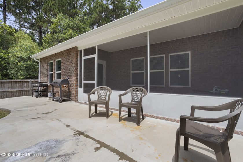 Welcome home to this beautifully maintained 4-bedroom, 3-bath - photo 31