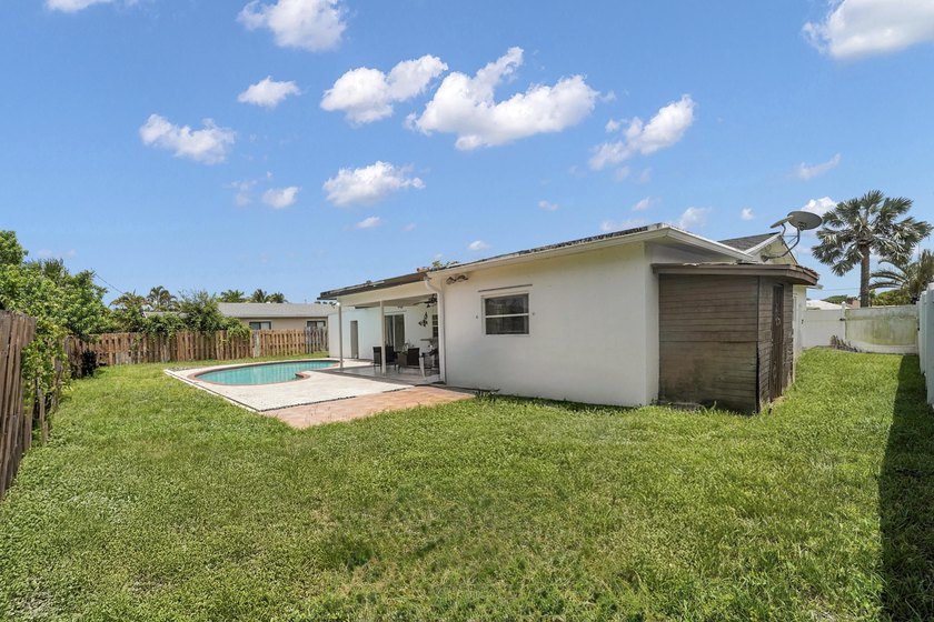 NO HOA! Move in Ready, Freshly painted 3-bedroom, 3-bath home - photo 42