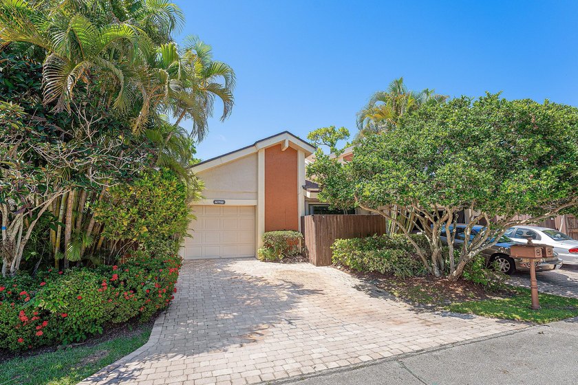 Welcome to this charming 3-bedroom, 2-bathroom villa located in - photo 2