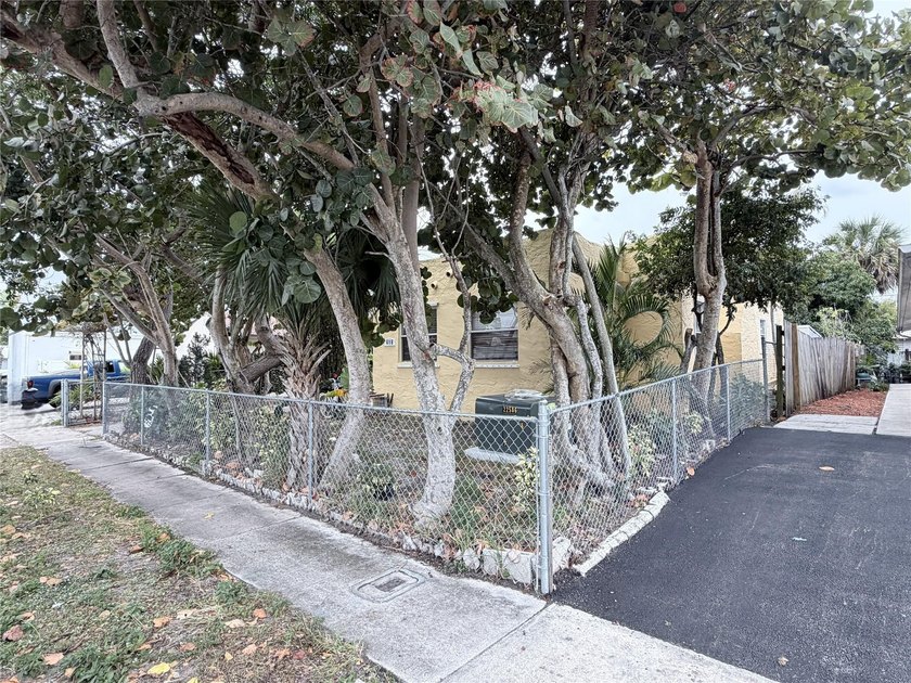 Great opportunity to own a classic Spanish-style home in - photo 2