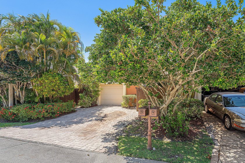 Welcome to this charming 3-bedroom, 2-bathroom villa located in - photo 3