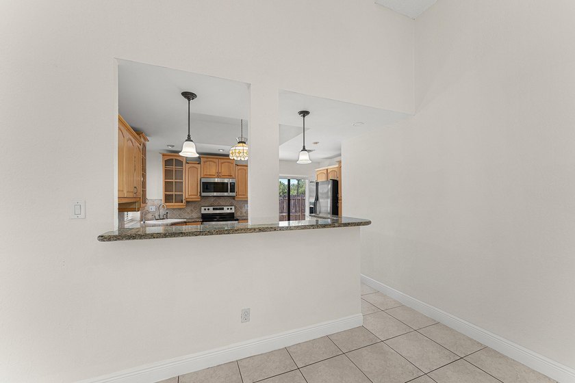 Welcome to this charming 3-bedroom, 2-bathroom villa located in - photo 10