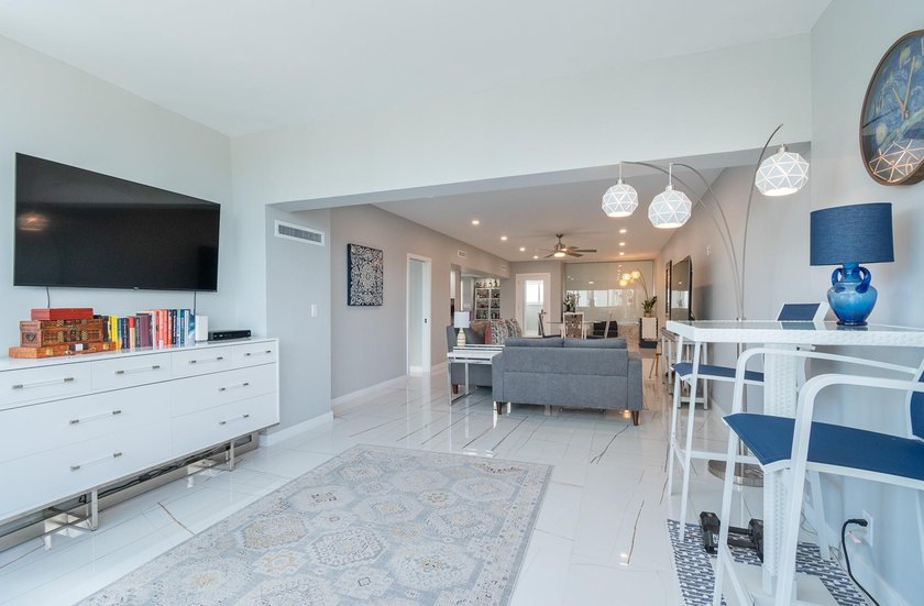 Owner offers a very competitive price. Outstanding 2/2 unit with - photo 6
