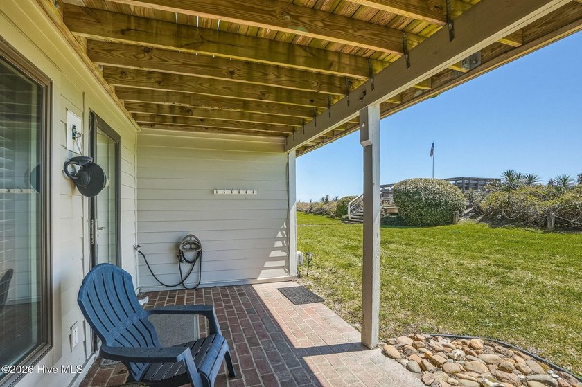 Amazing ocean views and effortless coastal living await in this - photo 15