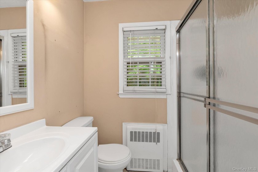 Welcome Home To 21 Beech Place. Colonial Residence On A Quiet - photo 15