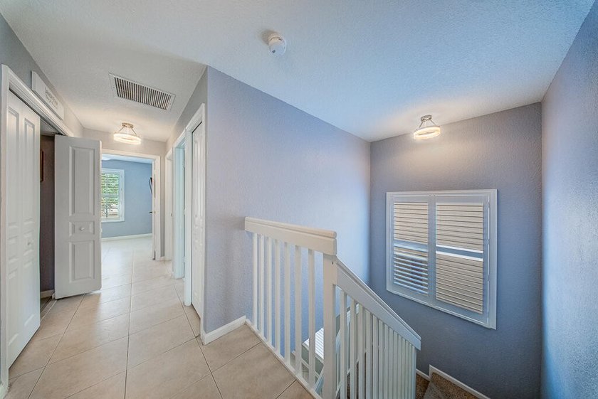 Welcome to this beautifully maintained 4-bedroom, 2.5-bathroom - photo 20