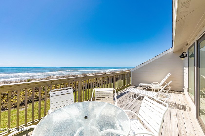Amazing ocean views and effortless coastal living await in this - photo 22