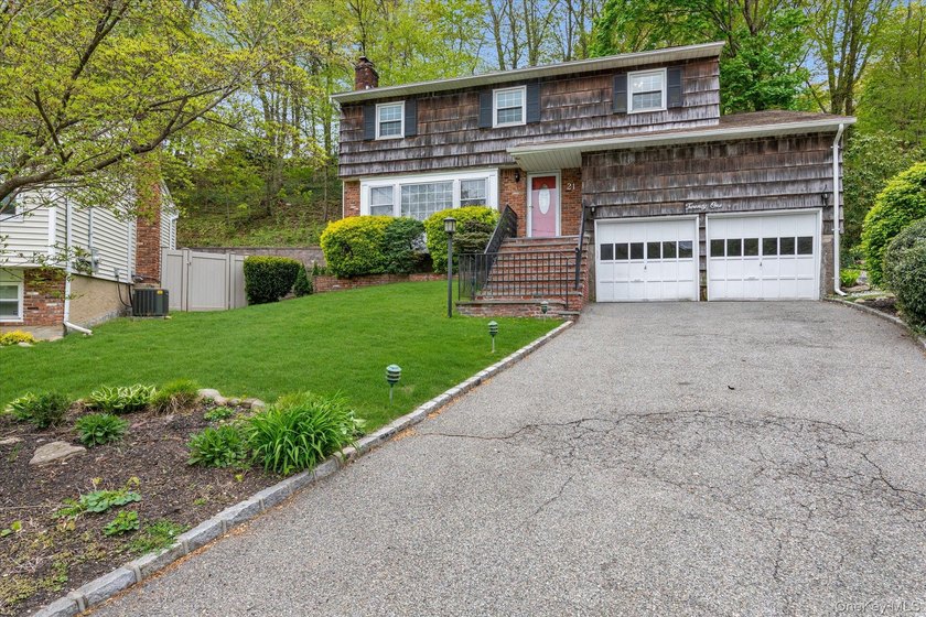 Welcome Home To 21 Beech Place. Colonial Residence On A Quiet - photo 22