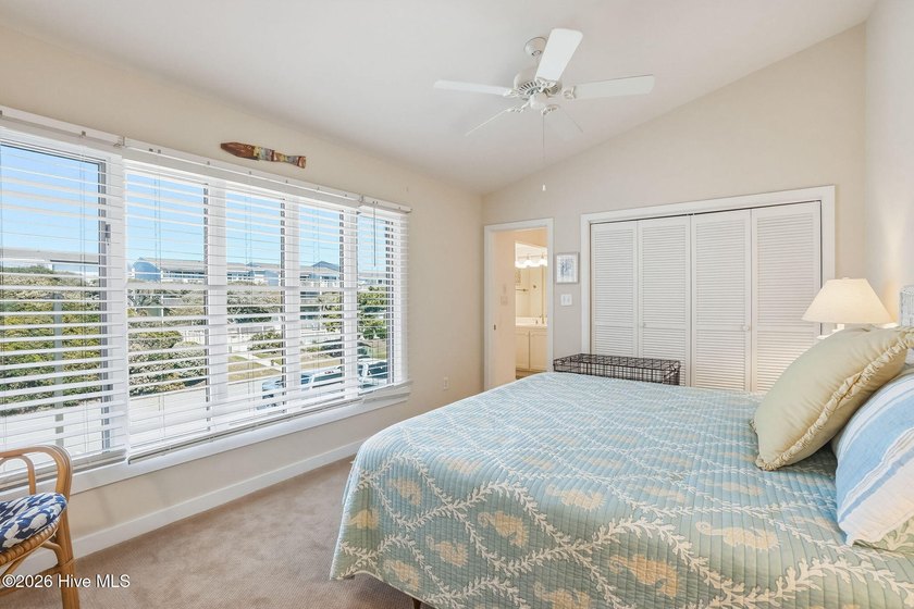 Amazing ocean views and effortless coastal living await in this - photo 26