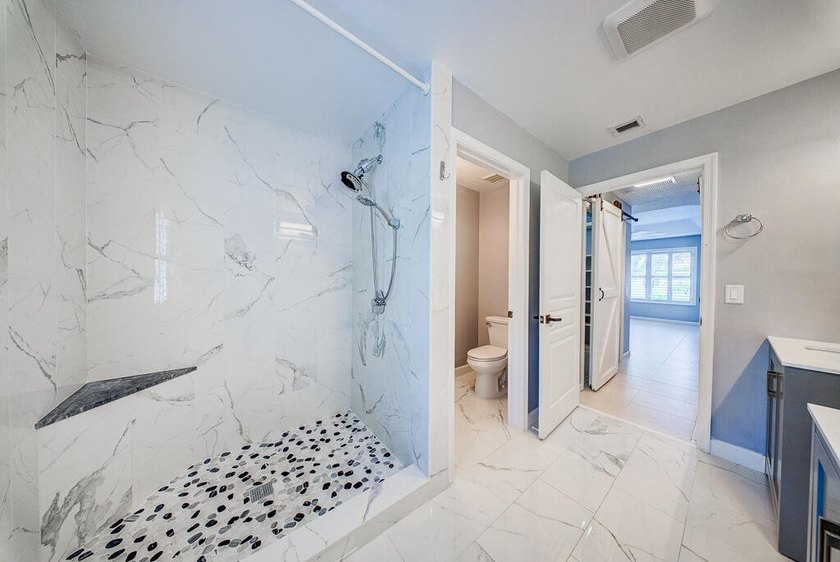 Welcome to this beautifully maintained 4-bedroom, 2.5-bathroom - photo 28