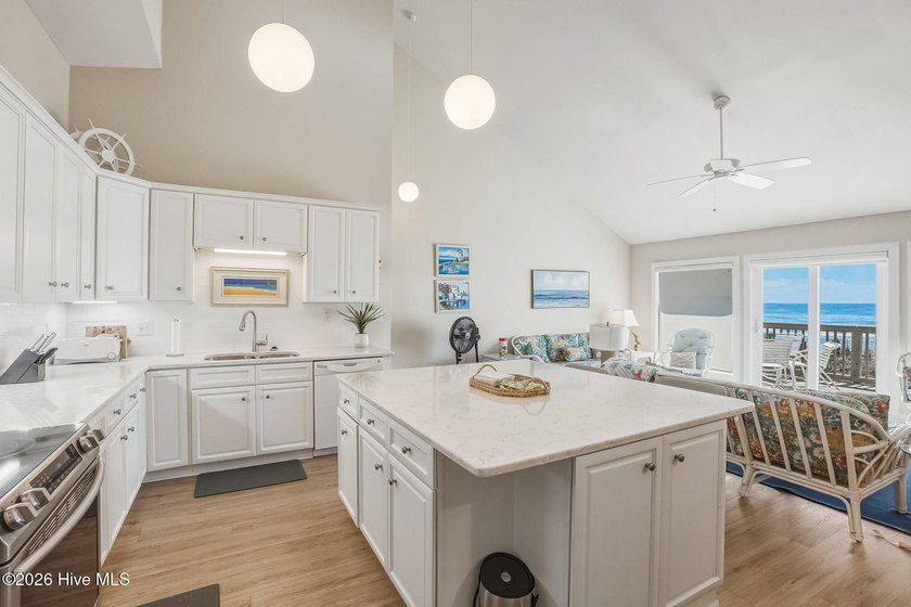 Amazing ocean views and effortless coastal living await in this - photo 33