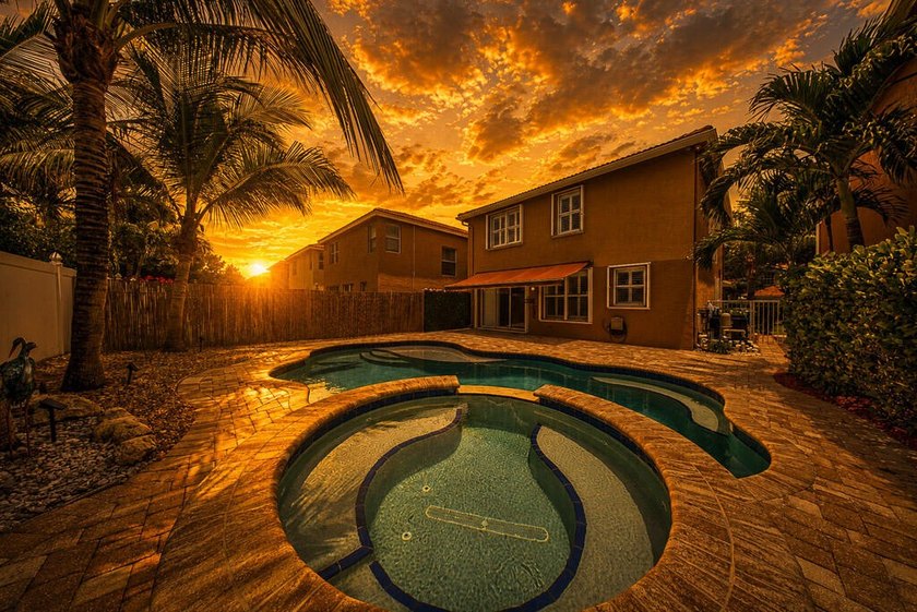 Welcome to this beautifully maintained 4-bedroom, 2.5-bathroom - photo 38
