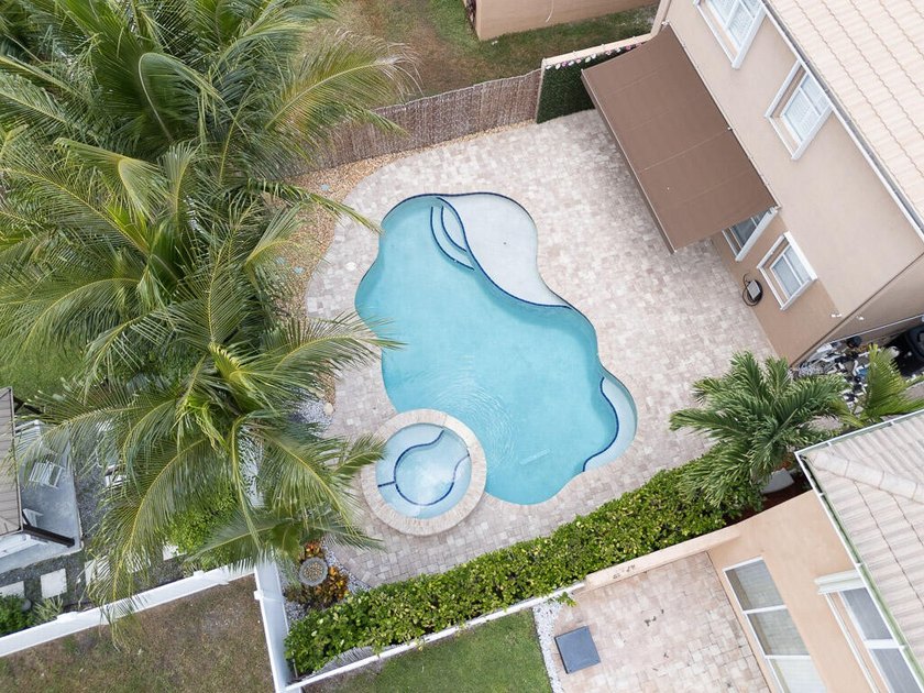 Welcome to this beautifully maintained 4-bedroom, 2.5-bathroom - photo 41