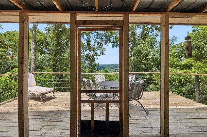 Secluded hillside retreat overlooking beautiful Cordell Hull - photo 9