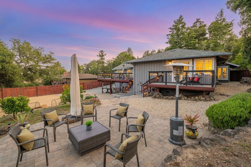 A home made for Santa Cruz living: open, relaxed, flexible, and - photo 4