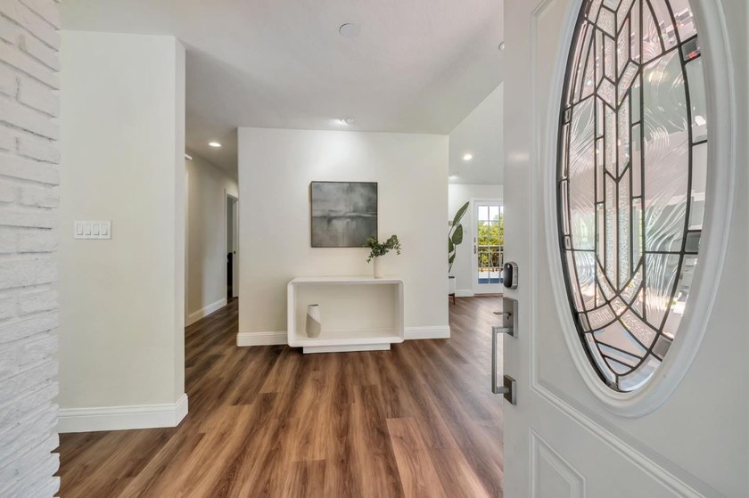 A home made for Santa Cruz living: open, relaxed, flexible, and - photo 10