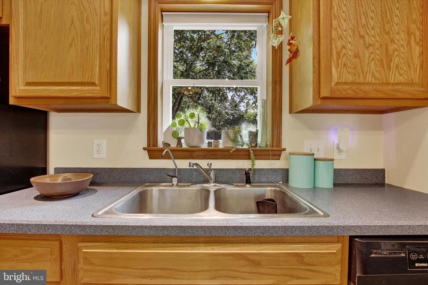 Just a great, affordably-priced, 3 bedroom, 2 full bath 1400 sq - photo 16