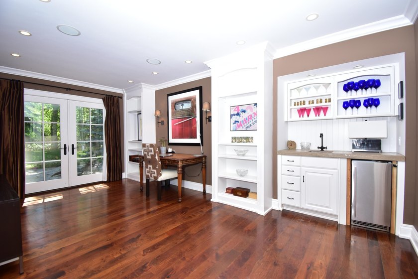 Elegant custom home with a detached guest house in Starweather - photo 18