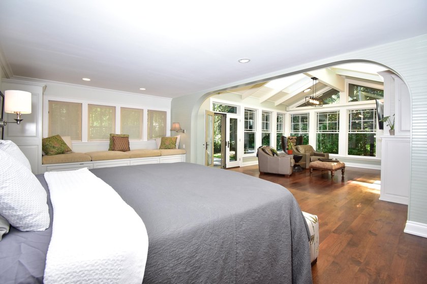 Elegant custom home with a detached guest house in Starweather - photo 20