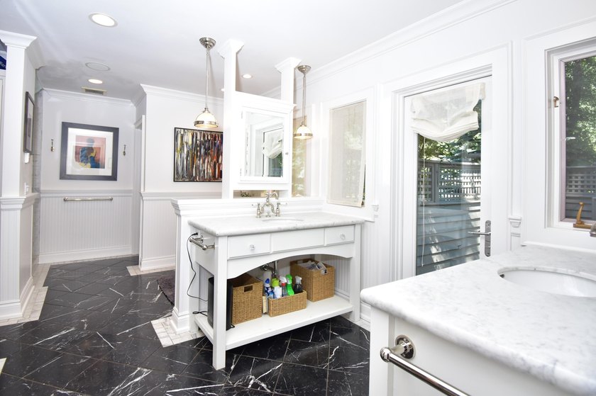 Elegant custom home with a detached guest house in Starweather - photo 23