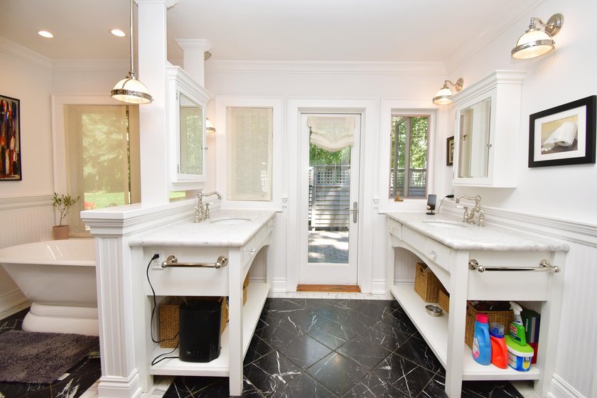 Elegant custom home with a detached guest house in Starweather - photo 24
