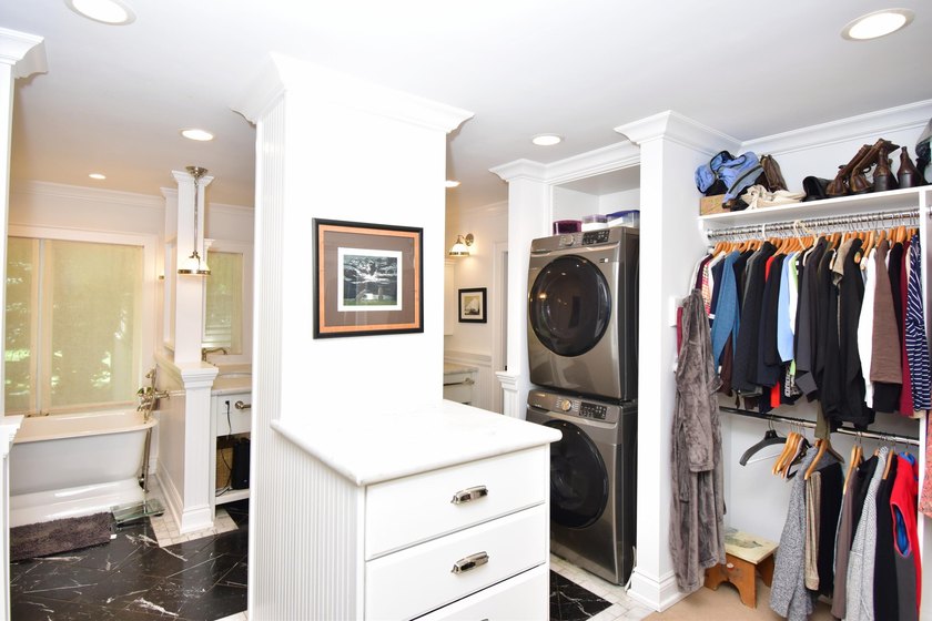 Elegant custom home with a detached guest house in Starweather - photo 26