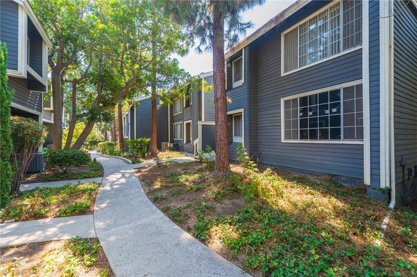 Well maintained Pine creek complex in a gated community - photo 29