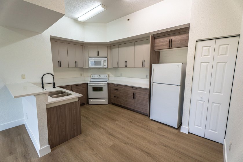Fully remodeled apartment featuring top-of-the-line custom - photo 5