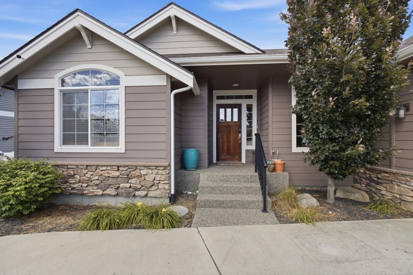 Welcome to this beautiful home in the gated community of Shelley - photo 2