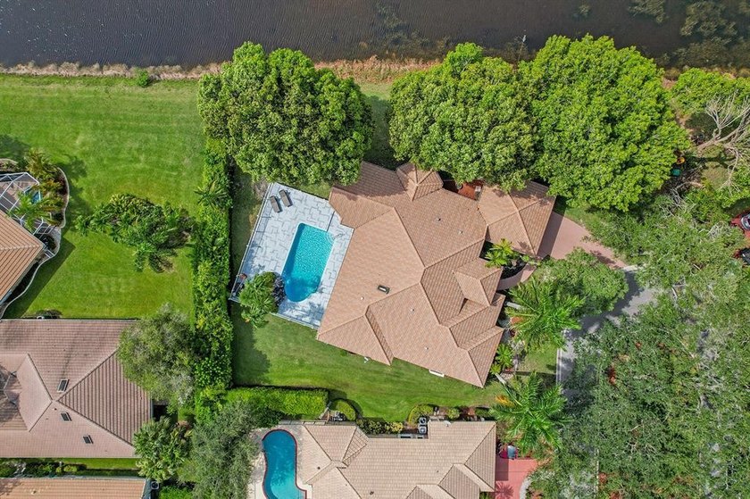 Stunning 4-bedroom home on a 1/4-acre corner lot at the end of a - photo 3