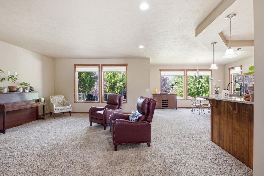 Welcome to this beautiful home in the gated community of Shelley - photo 5