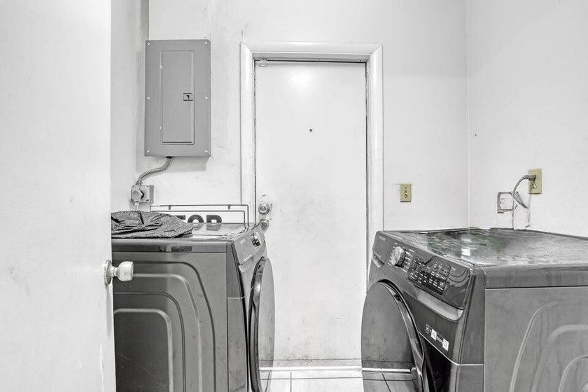 Welcome to this charming single-story residence located in - photo 6