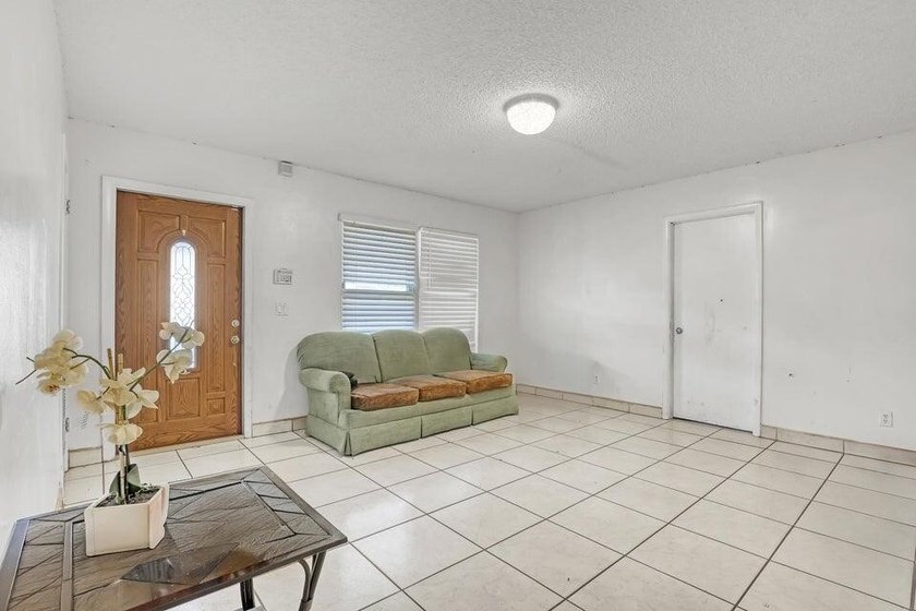 Welcome to this charming single-story residence located in - photo 7