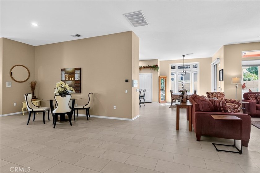 Welcome to 44414 Royal Lytham Drive, a beautifully maintained - photo 4