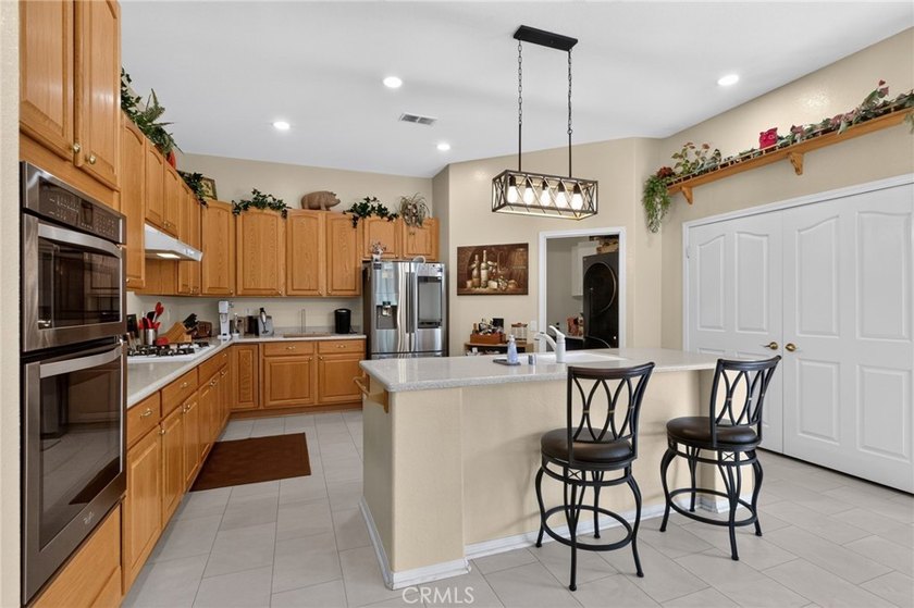 Welcome to 44414 Royal Lytham Drive, a beautifully maintained - photo 9