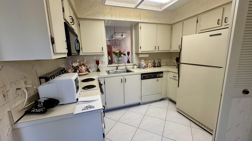 Welcome to 6585 Kensington Lane, Apt. 207, located in the - photo 4