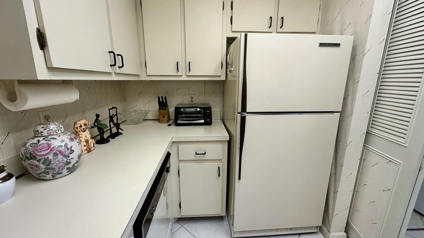 Welcome to 6585 Kensington Lane, Apt. 207, located in the - photo 5
