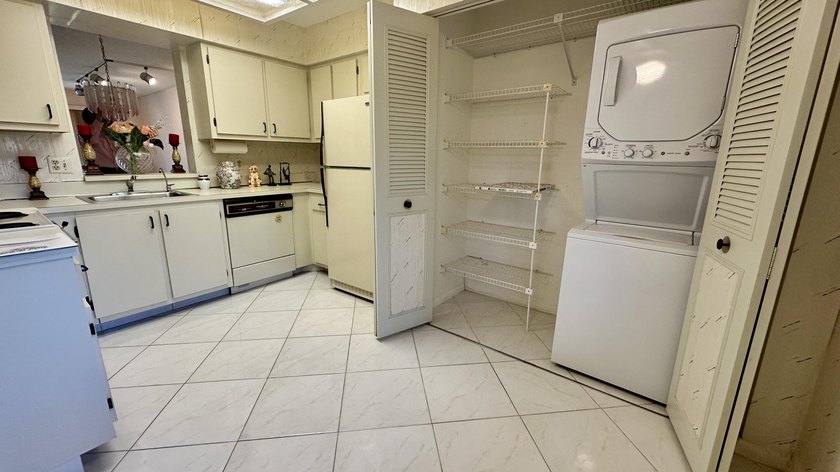Welcome to 6585 Kensington Lane, Apt. 207, located in the - photo 7