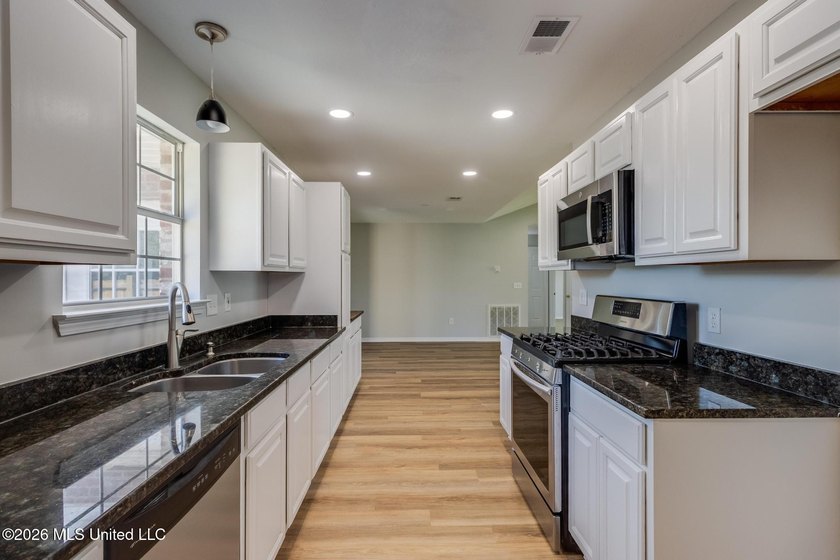 Beautifully updated home featuring an open floor plan, vaulted - photo 3