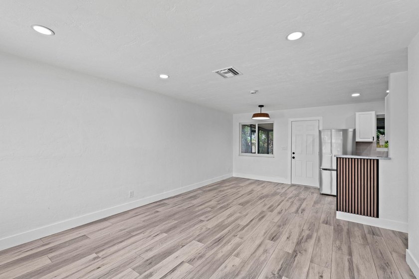 Welcome this Beautiful fully remodeled 3 bedroom 1 bathroom to - photo 8