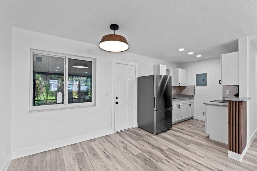 Welcome this Beautiful fully remodeled 3 bedroom 1 bathroom to - photo 9