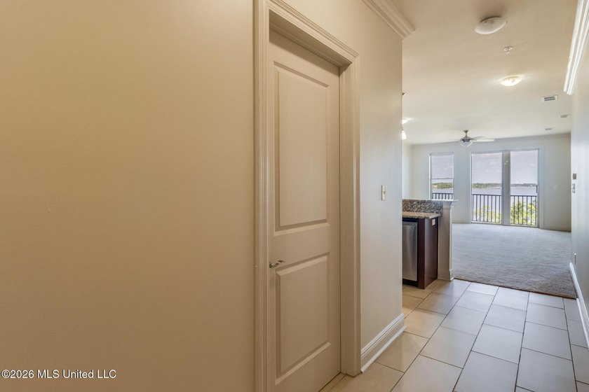 Bright and tranquil bayfront condo featuring 2 bedrooms and 2 - photo 4