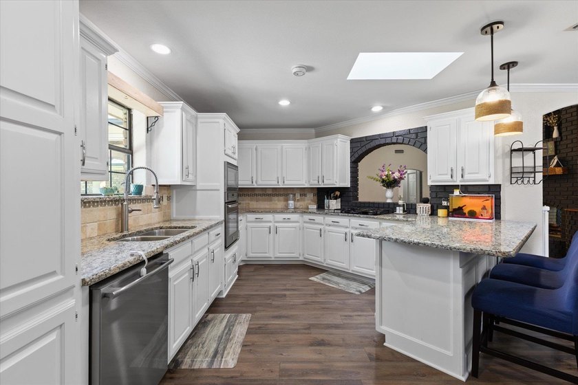 Located in one of Longview's most established and sought-after - photo 11