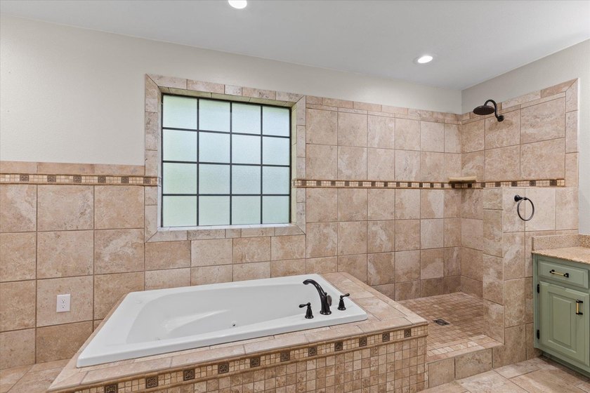 Located in one of Longview's most established and sought-after - photo 19